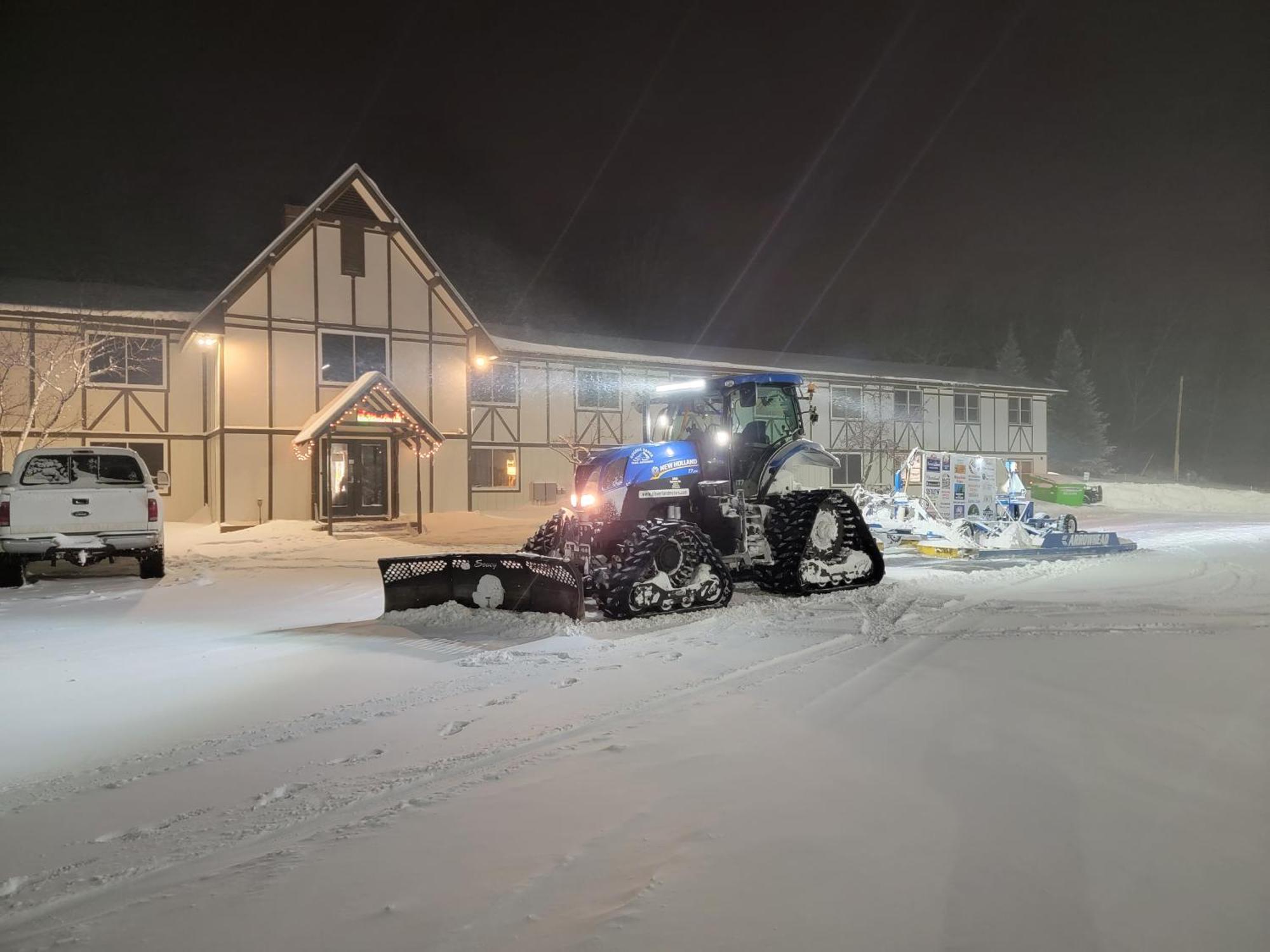 Snow Chasers Lodge Wakefield Exterior photo